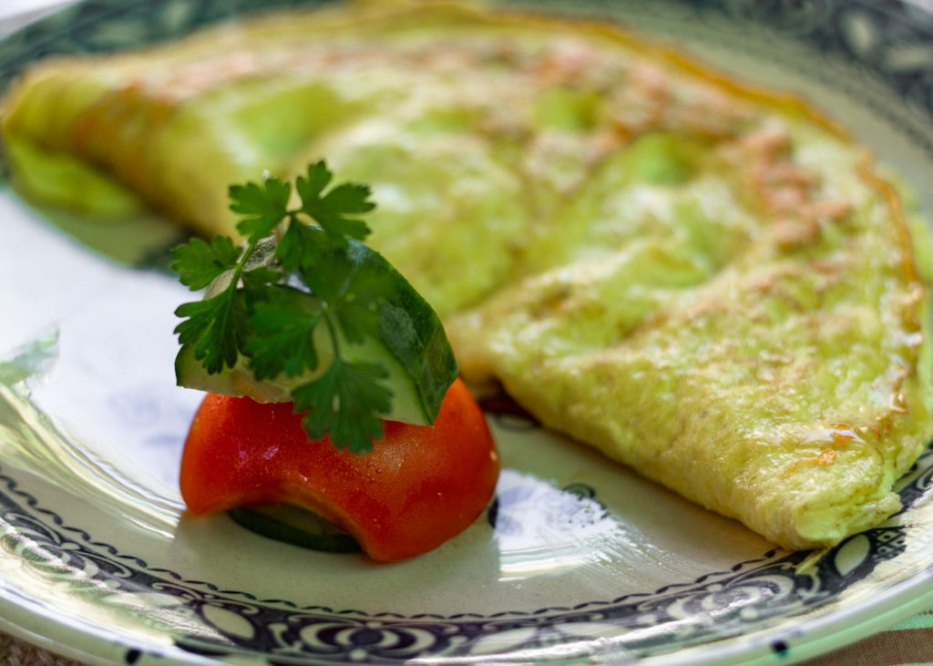 omelet breakfast with fried tomato